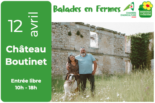 Nathalie & Jérôme Dépoizier Escuredo posant devant un mur du château Boutinet avec leur chien pour la journée "balade en Ferme" du 12/04/2026